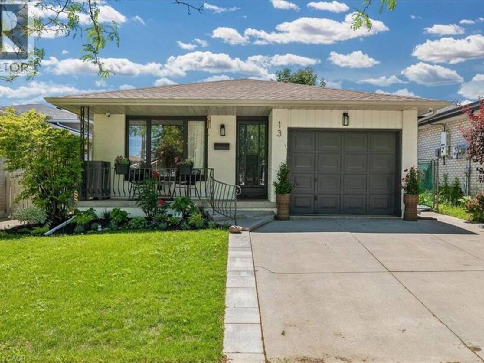13 SALINA Place, Hamilton, Ontario L8G 4L4