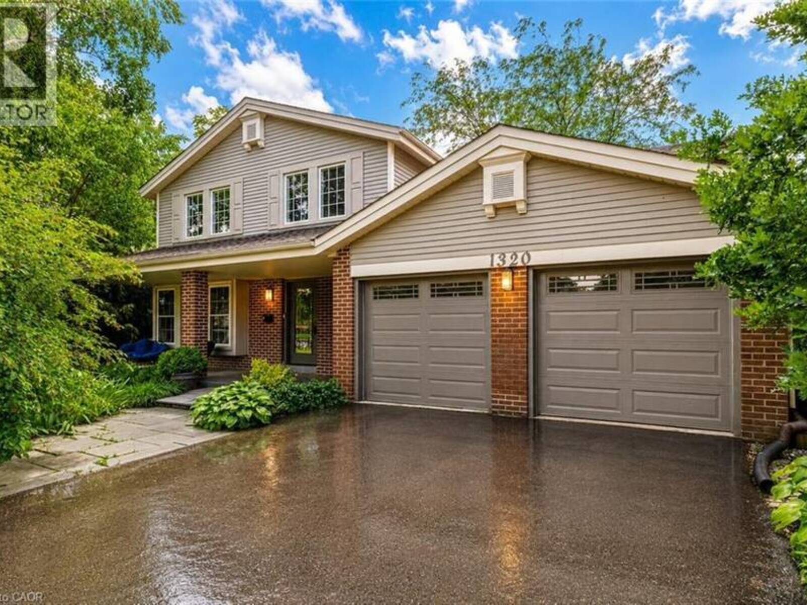 1320 MONMOUTH Drive, Burlington, Ontario L7P 3J6