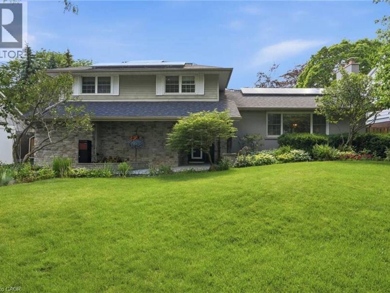 1321 FAIRWAY Court, Burlington, Ontario L7P 1M5