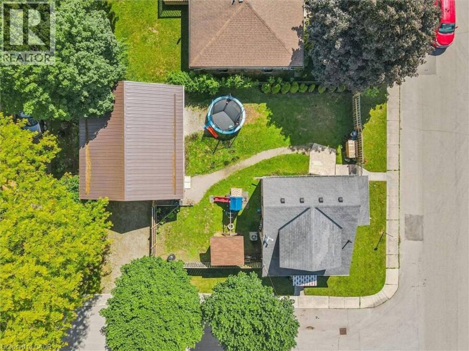 8 CROSS Street, Paris, Ontario N3L 1Z7
