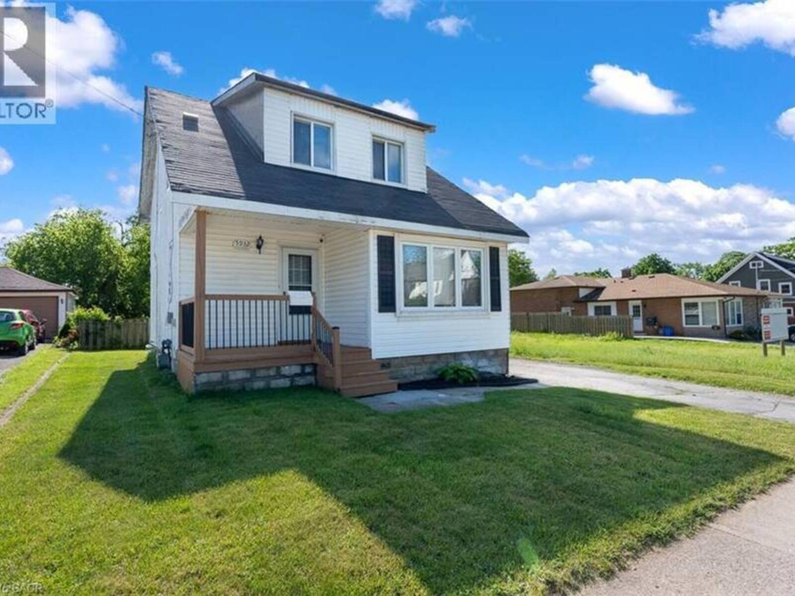 5932 CARLTON Avenue, Niagara Falls, Ontario L2G 5J5