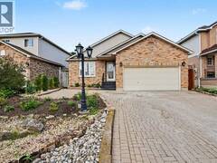 6 THEODORE Drive Hamilton Ontario, L9A 5J8