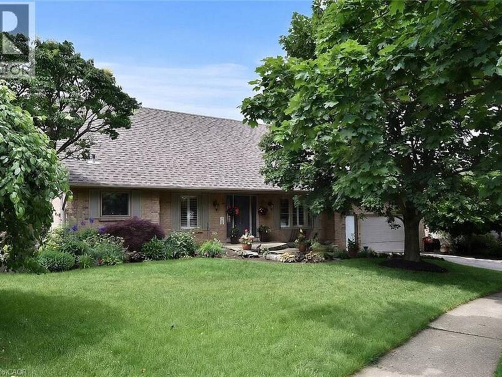 34 HOWARD Boulevard, Waterdown, Ontario L8B 0G3