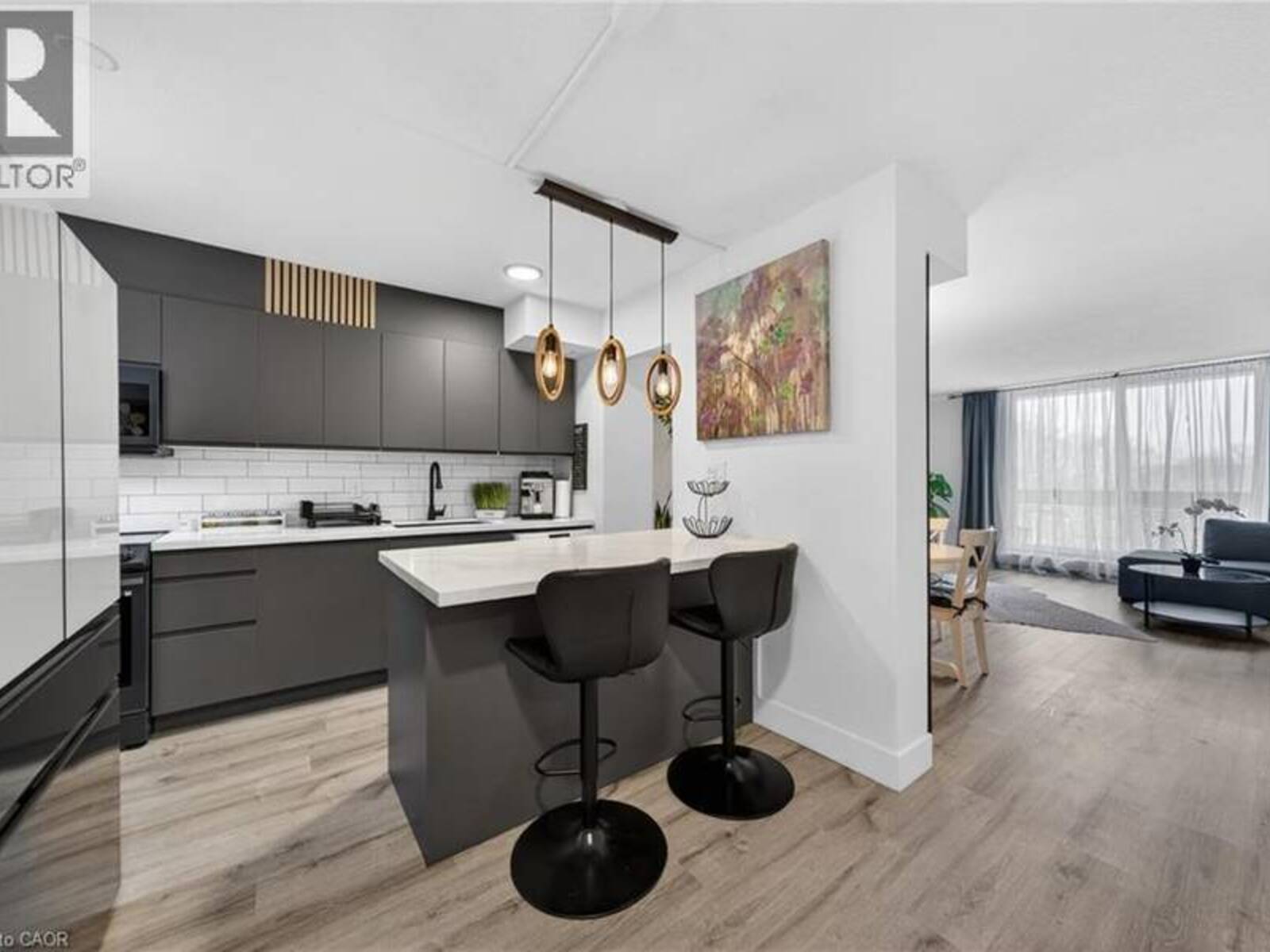 350 QUIGLEY Road Unit# 324, Hamilton, Ontario L8K 5N2