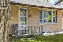 32 CLOSE Avenue | Cambridge Ontario | Slide Image Three