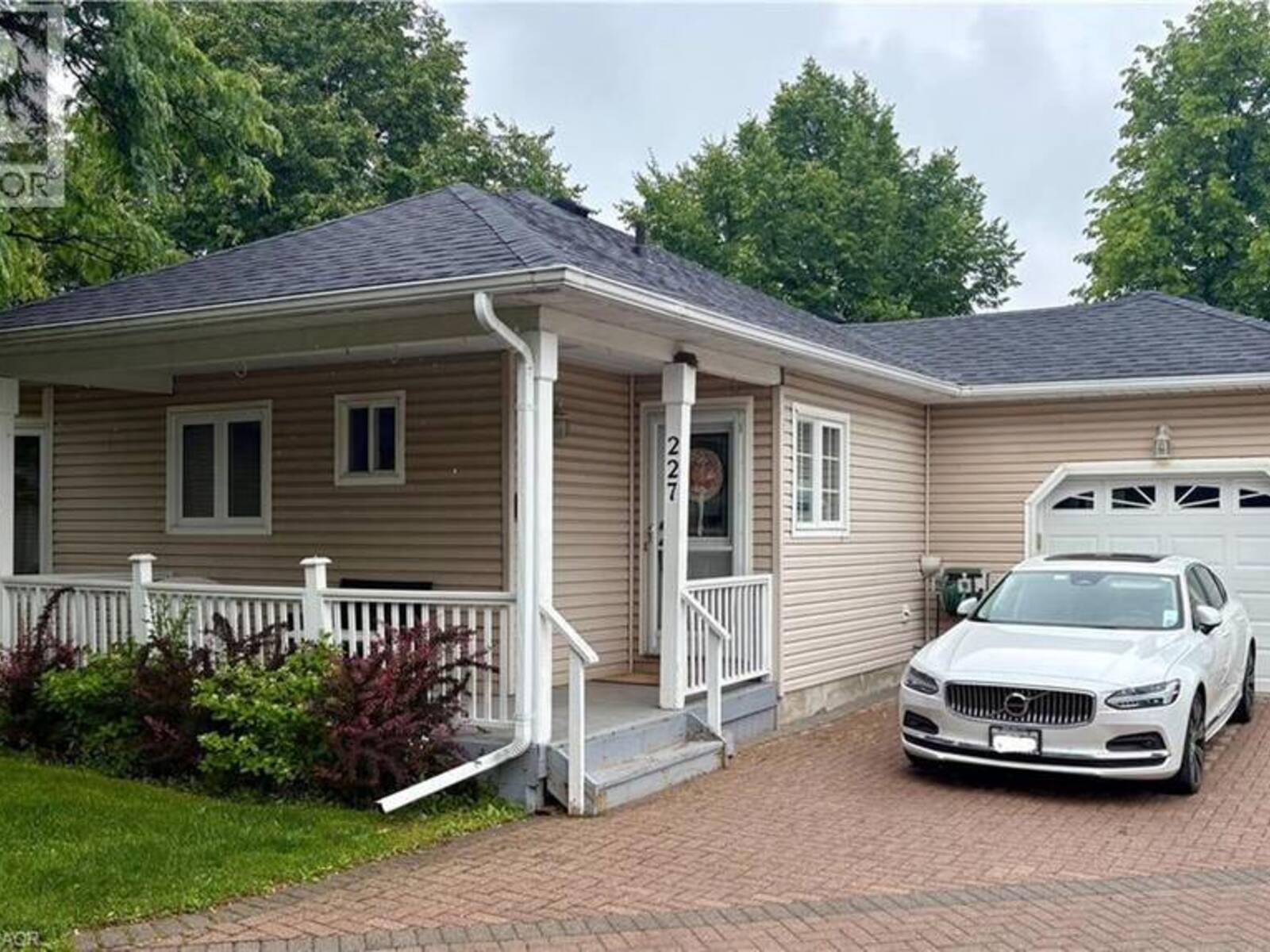227 SILVERBIRCH Boulevard, Hamilton, Ontario L0R 1W0