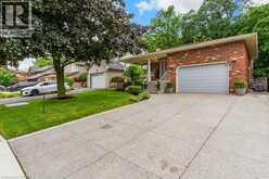 31 PINEWARBLER Drive | Hamilton Ontario | Slide Image Three