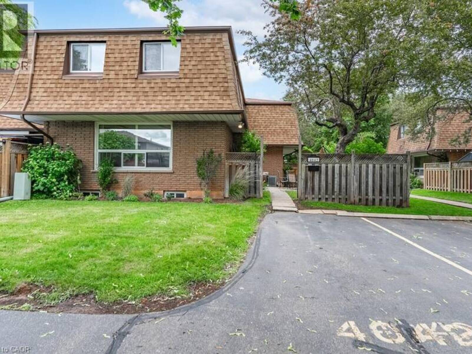 4042 LONGMOOR Drive Unit# 4, Burlington, Ontario L7L 1X2
