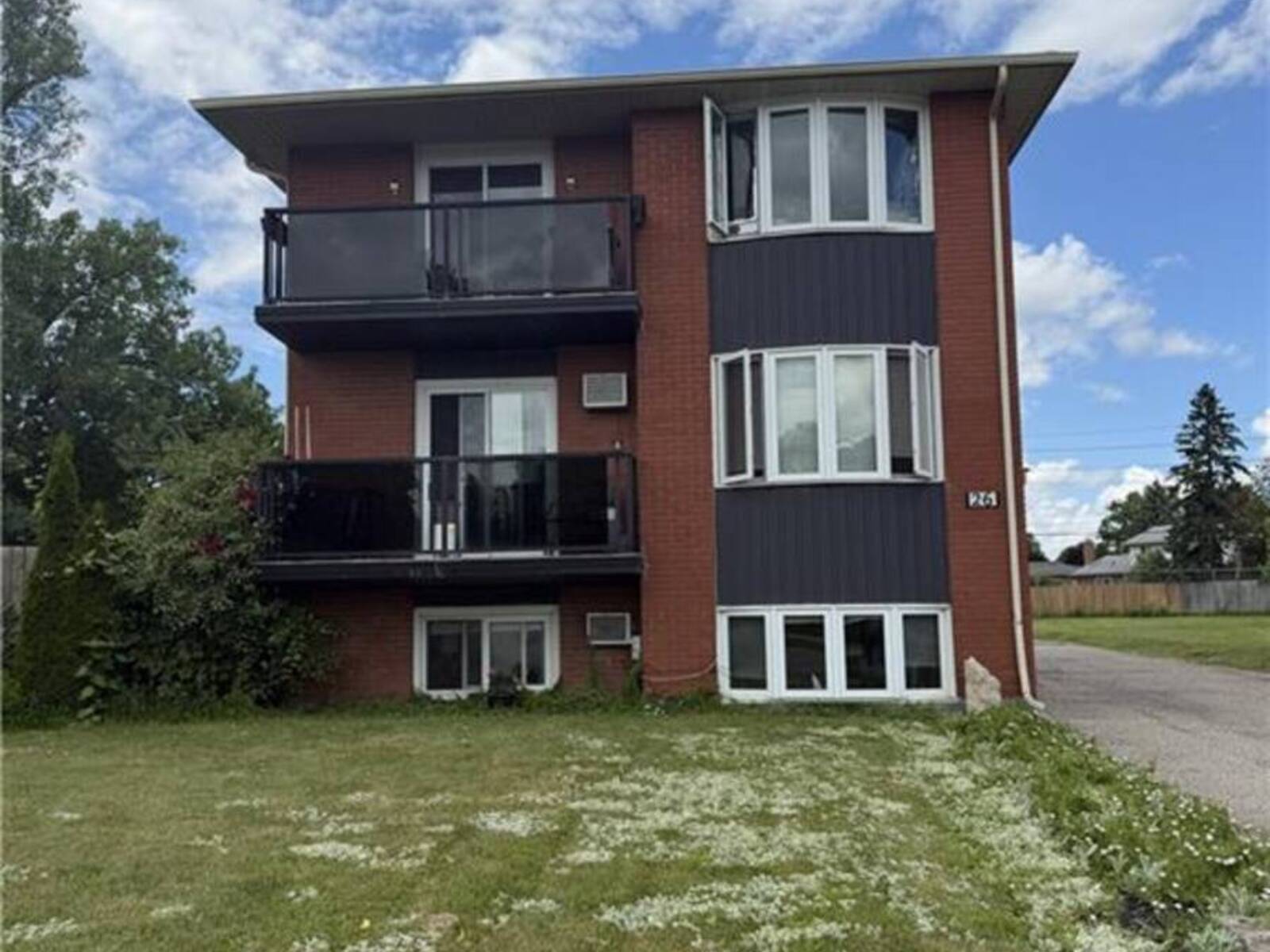 26 CARNABY Crescent, Kitchener, Ontario N2A 1M7