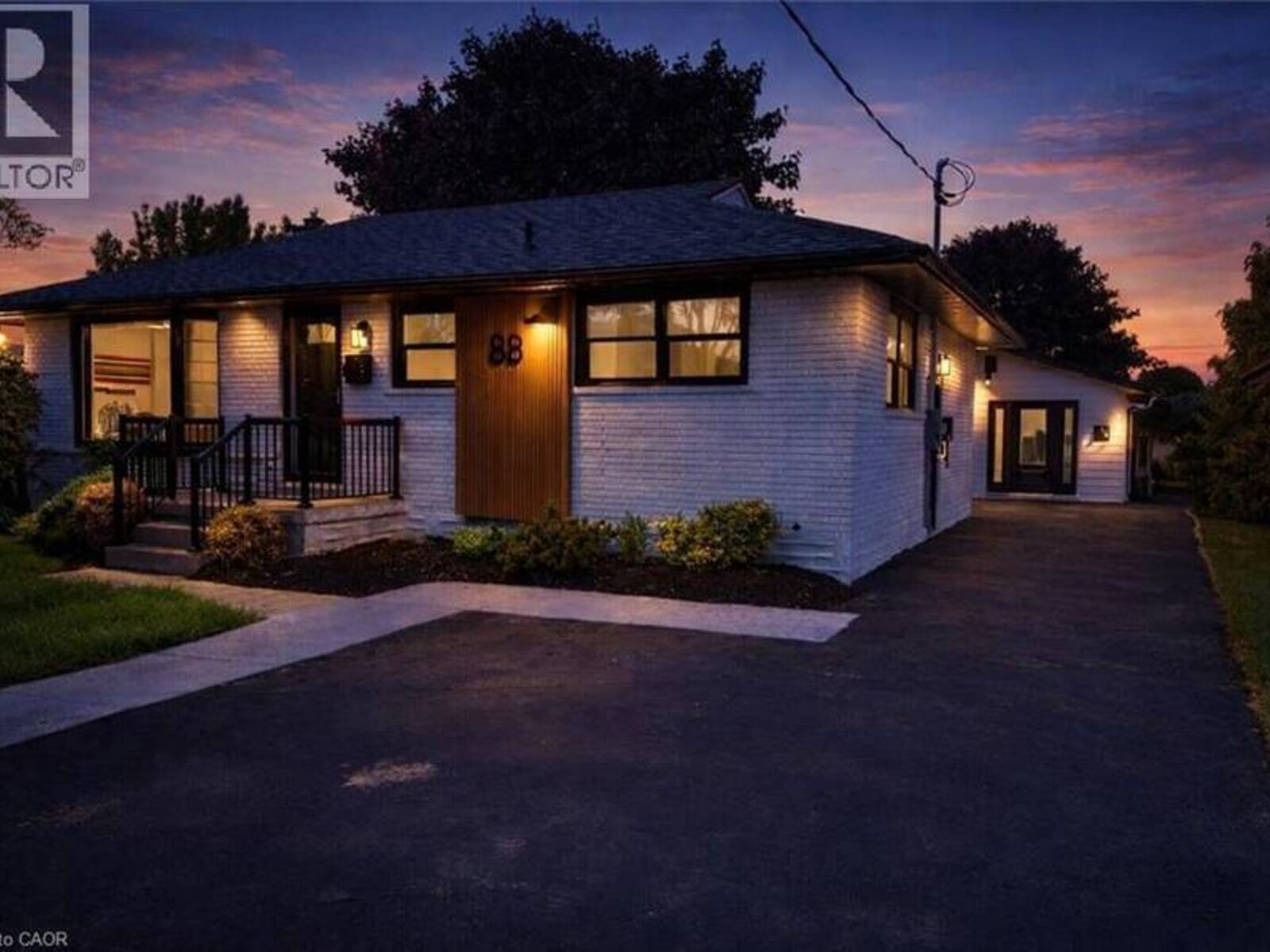 88 WOODHAVEN Road, Kitchener, Ontario N2C 1V1