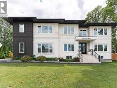 22 LAKE Street Grimsby Ontario, L3M 2G7
