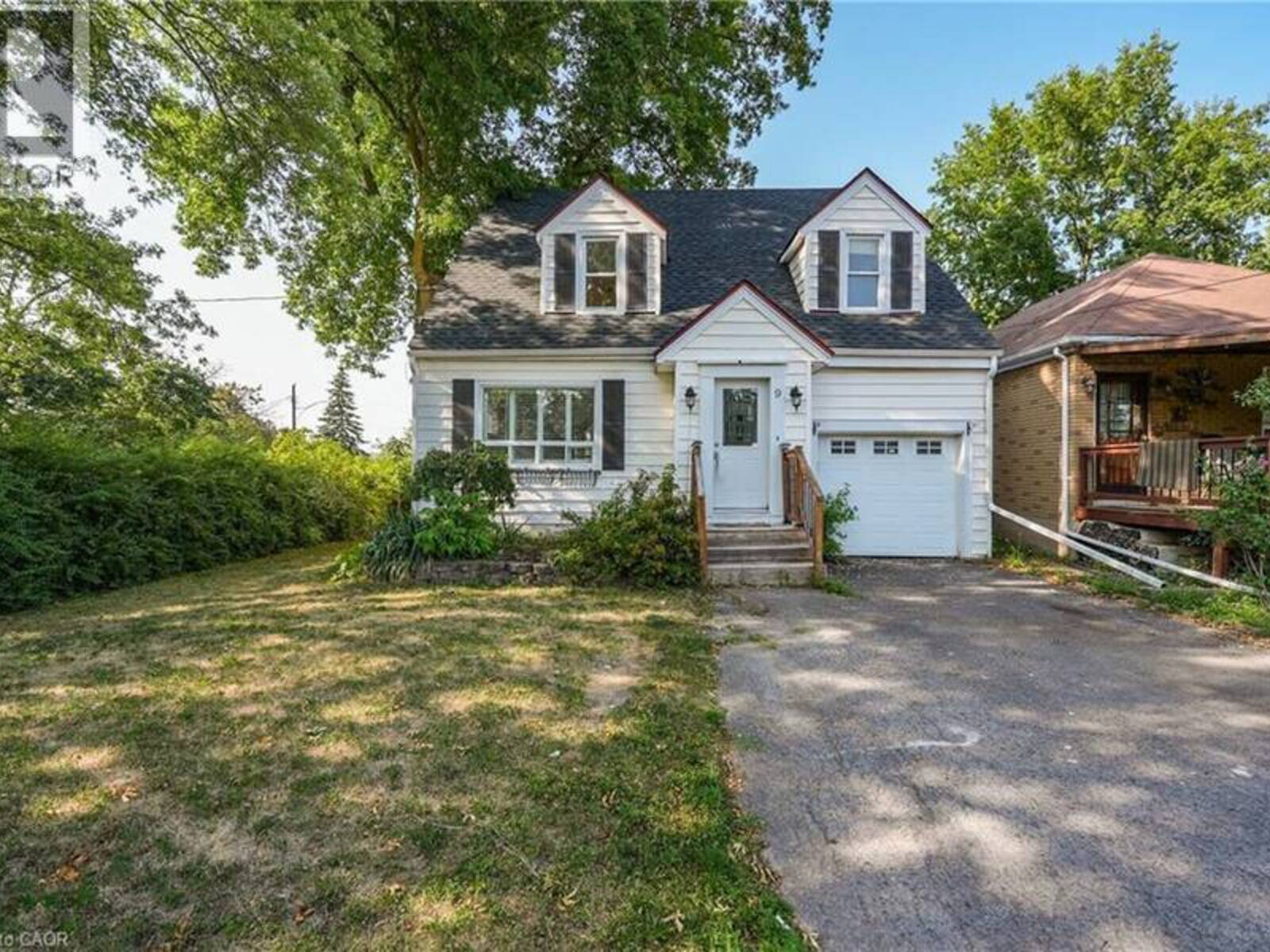 9 ARLINGTON Avenue, St. Catharines, Ontario L2P 3A3