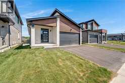 52 MOON Crescent | Cambridge Ontario | Slide Image Two
