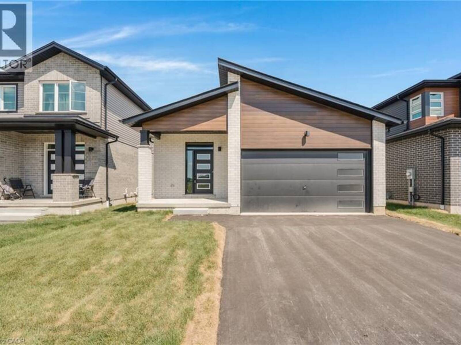 52 MOON Crescent, Cambridge, Ontario N1S 5A7