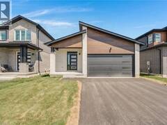 52 MOON Crescent Cambridge Ontario, N1S 5A7