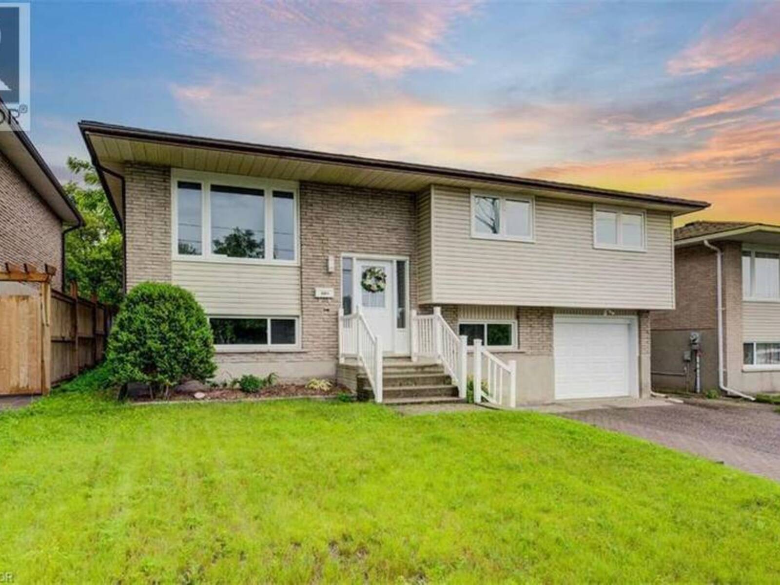 939 STRASBURG Road, Kitchener, Ontario N2E 1T6