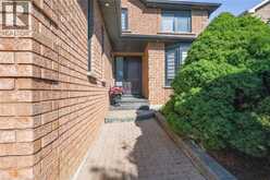 2029 KEMPTON PARK Drive | Mississauga Ontario | Slide Image Four