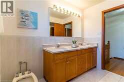 102 MARKSON Crescent | Hamilton Ontario | Slide Image Nineteen
