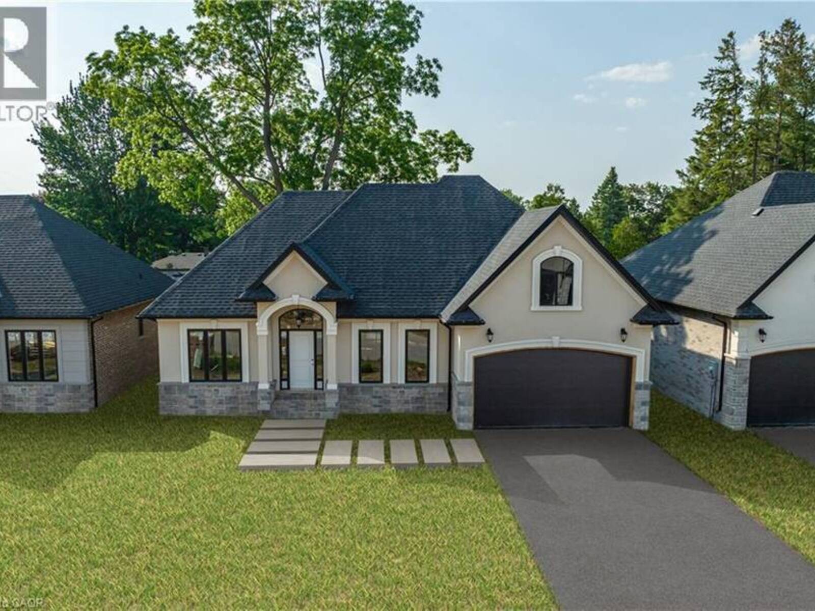 57 CESAR Place, Ancaster, Ontario L9G 0G3