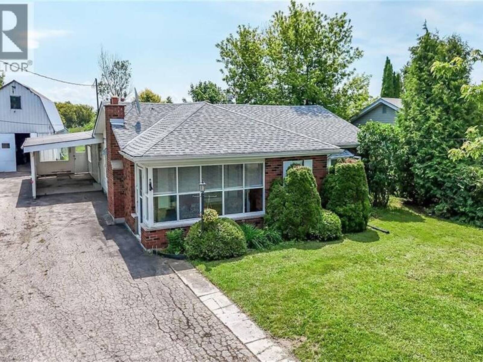 114 SECOND Road E, Hamilton, Ontario L8J 3J2