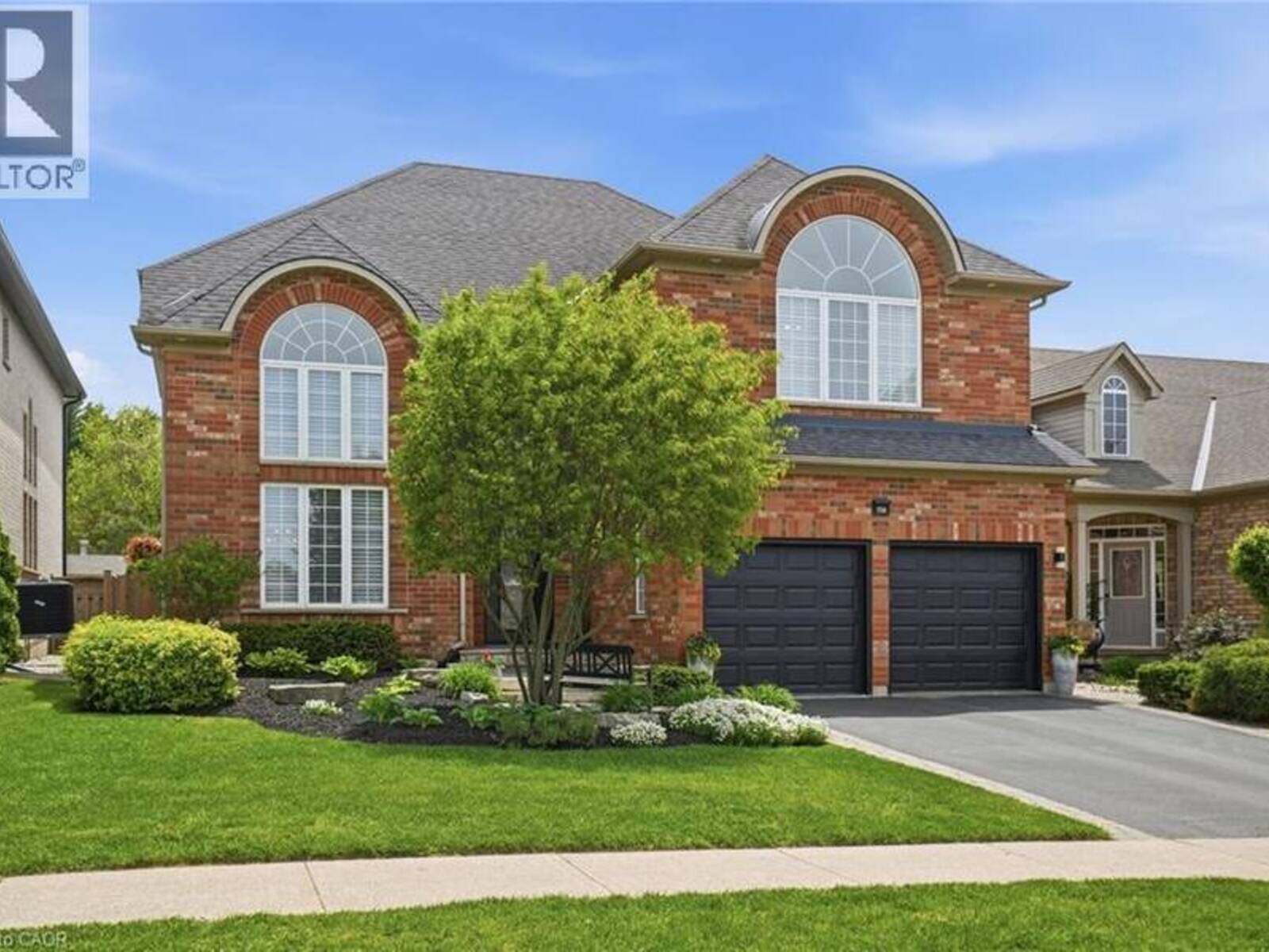 156 VALMONT Street, Ancaster, Ontario L9G 4Z9