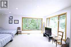 560 CRANE Court | Burlington Ontario | Slide Image Nineteen