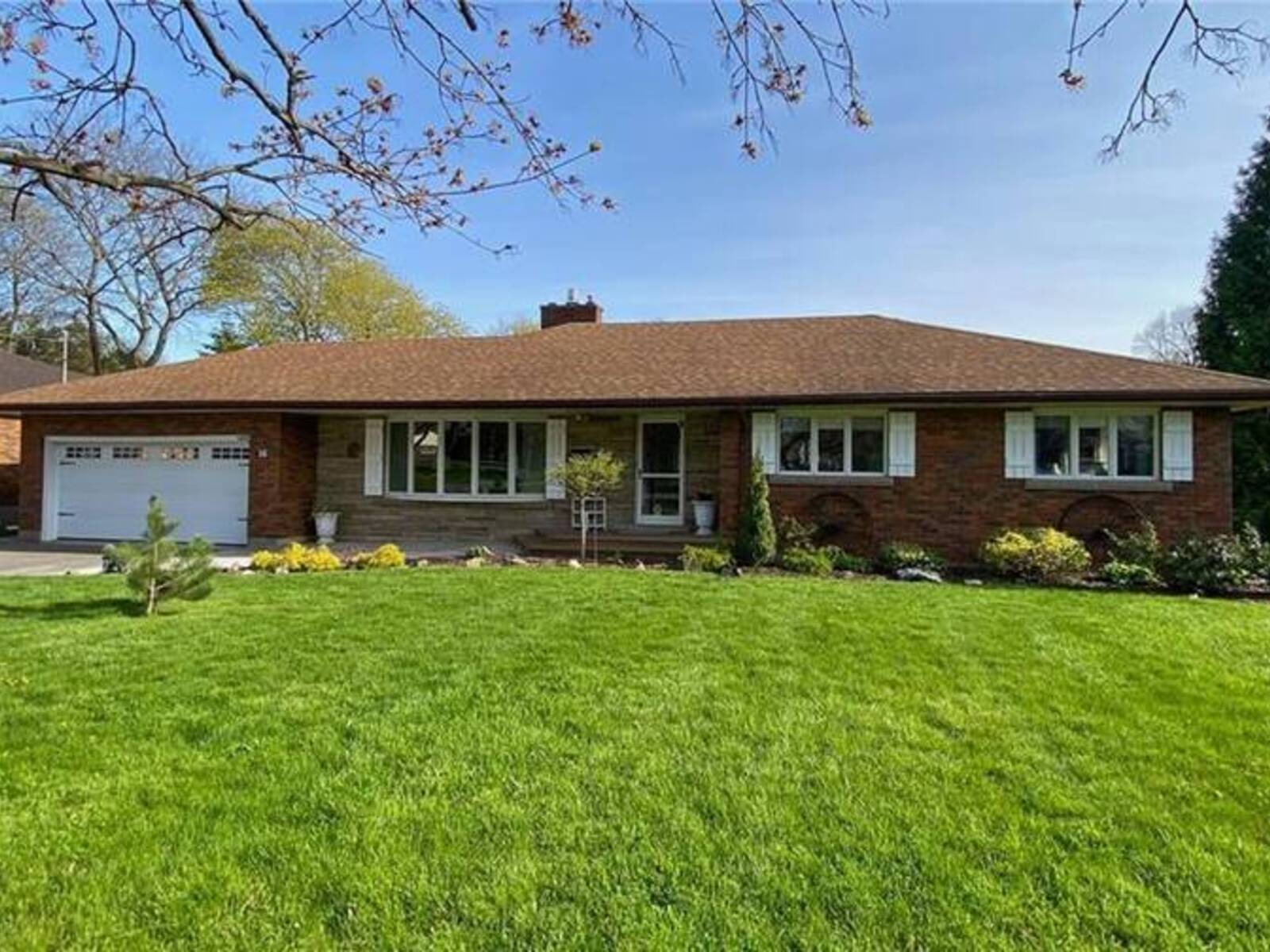16 DALEVIEW Crescent, Fonthill, Ontario L0S 1E0