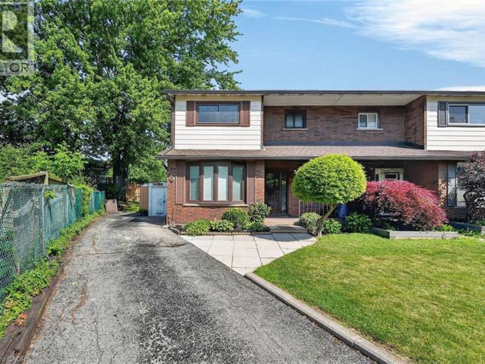 5 HUGO Court, Hamilton, Ontario L9C 4Y8