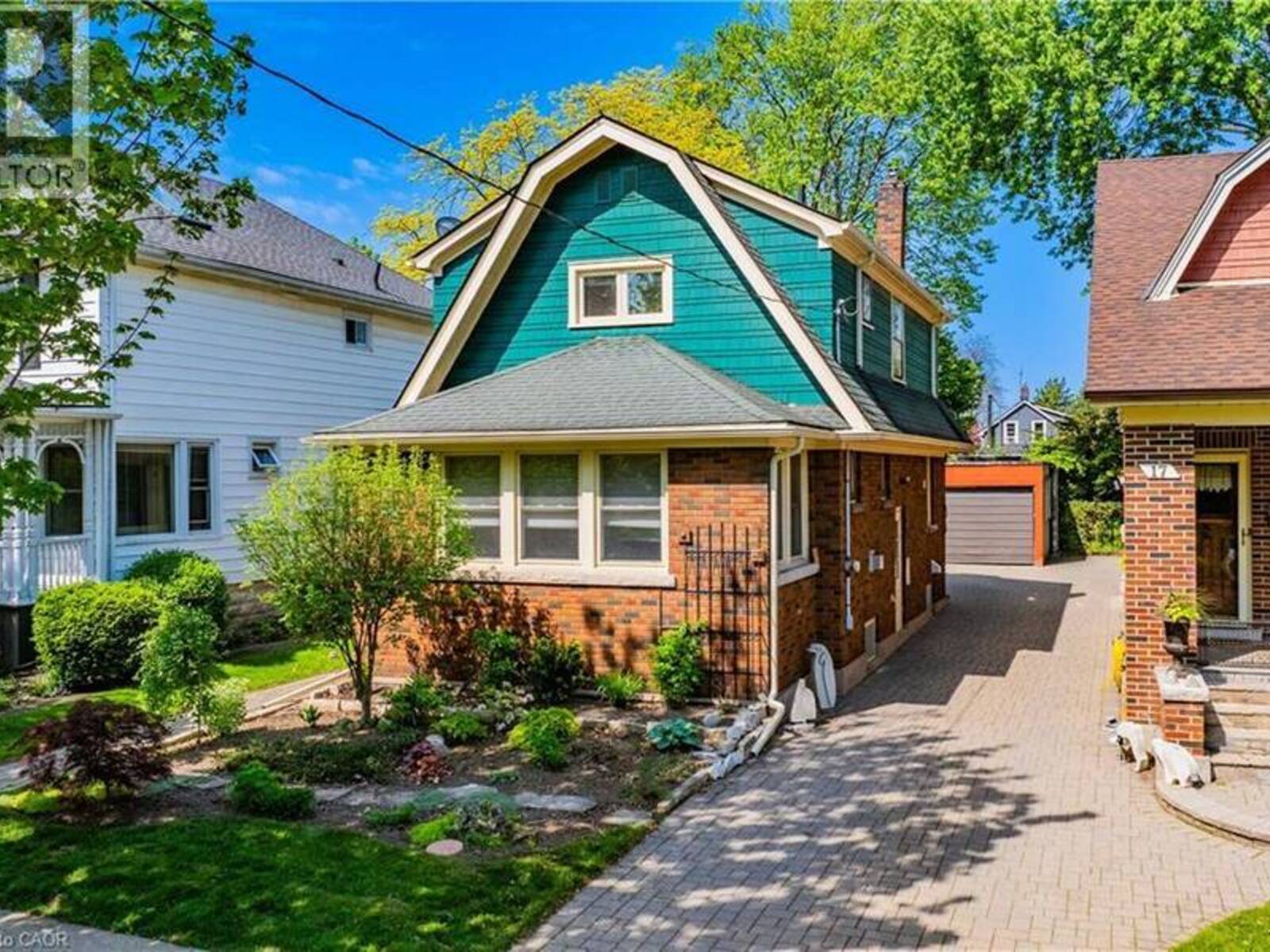 15 1/2 WOLSELEY Avenue, St. Catharines, Ontario L2R 4T4