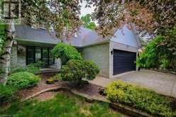29 WOODSIDE Square | Fonthill Ontario | Slide Image Three