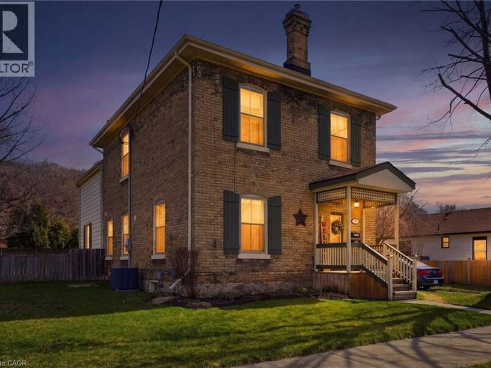 9 WILLOW Street, Paris, Ontario N3L 2K5