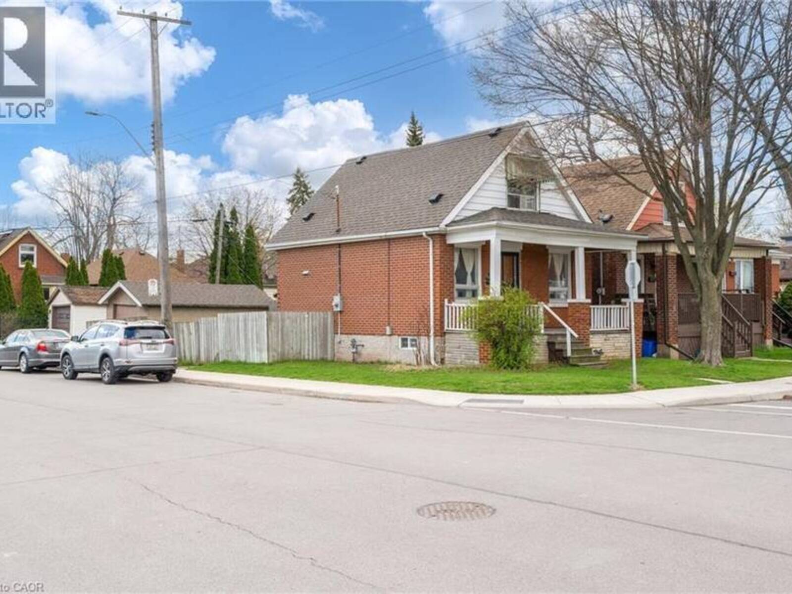 118 CAMERON Avenue N, Hamilton, Ontario L8H 4Z2