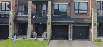 33 RED MAPLE Lane | Barrie Ontario | Slide Image Two