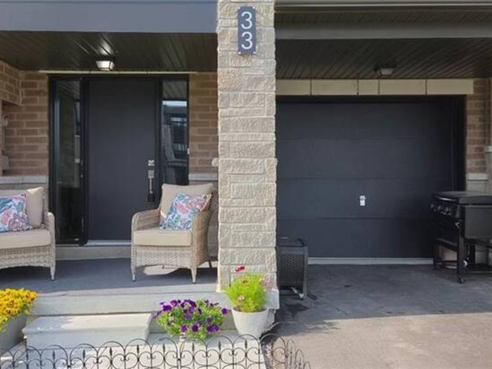 33 RED MAPLE Lane, Barrie, Ontario L9J 0N4