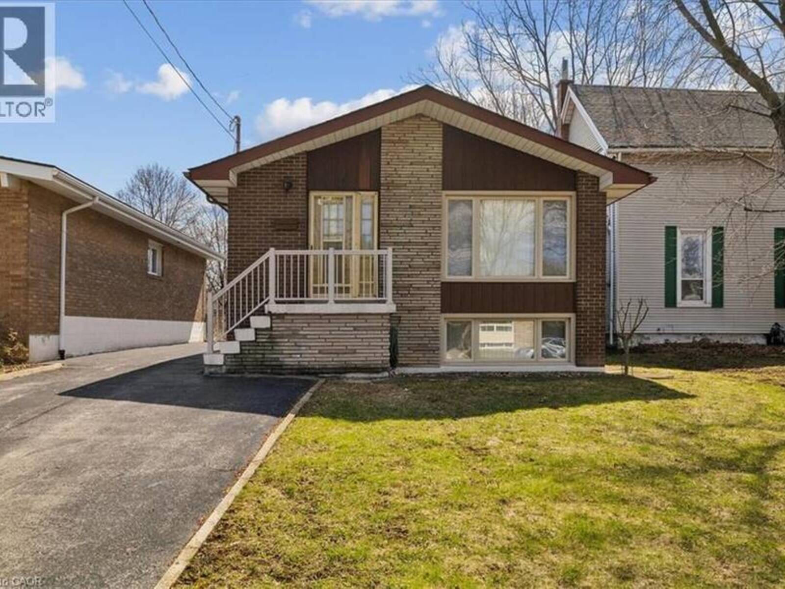 11 DUFF Street, Hamilton, Ontario L9C 1A8