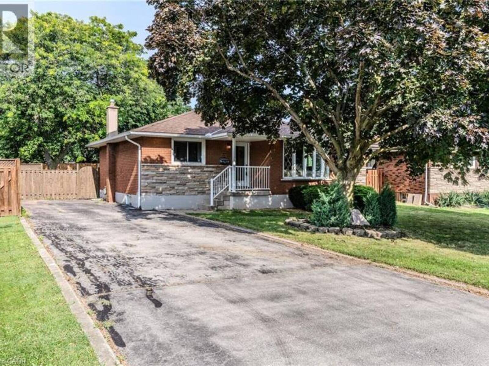 17 WOODSVIEW Avenue, Grimsby, Ontario L3M 3S5