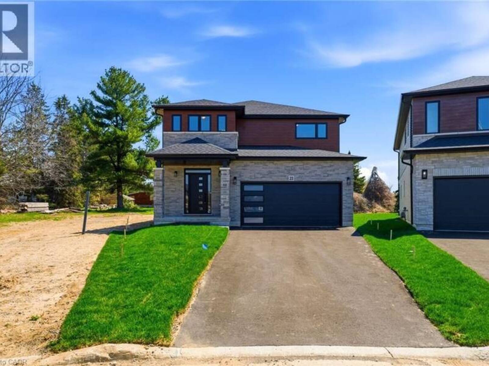 23 WOODVALLEY Court, Hamilton, Ontario L9B 2S7