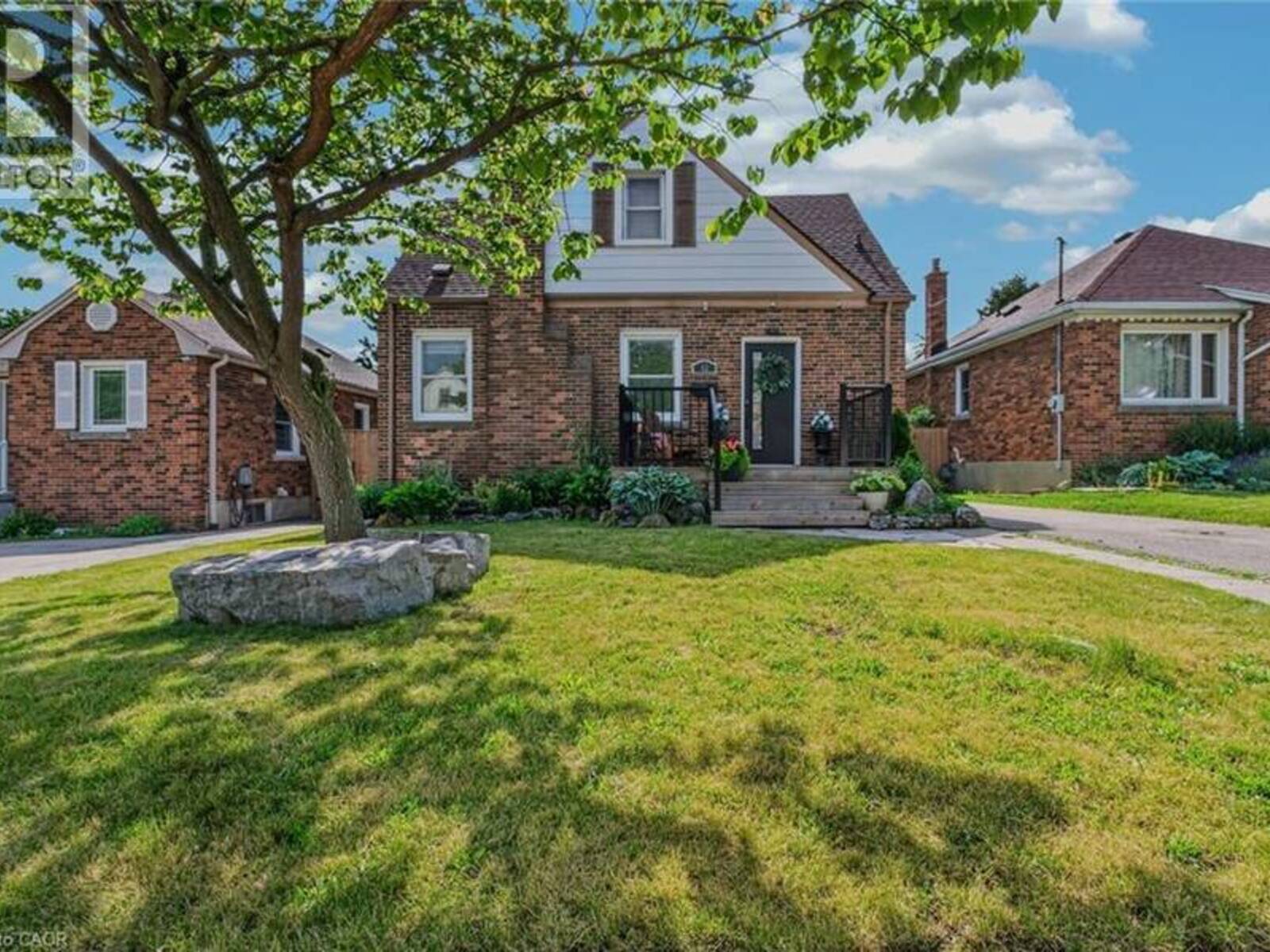 43 WOODBRIDGE Road, Hamilton, Ontario L8K 3C8