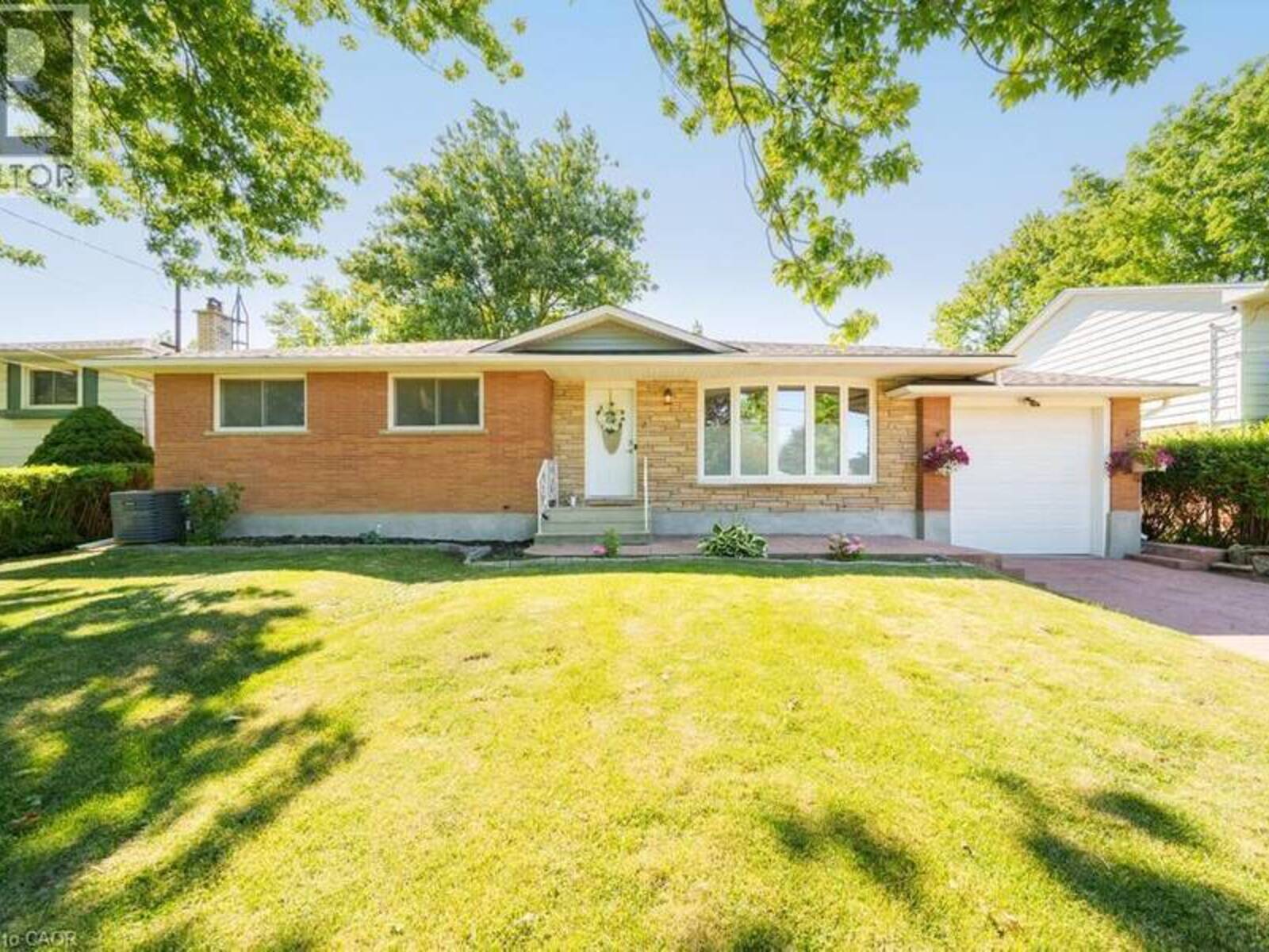 7 WALLIS Avenue, Smithville, Ontario L0R 2A0