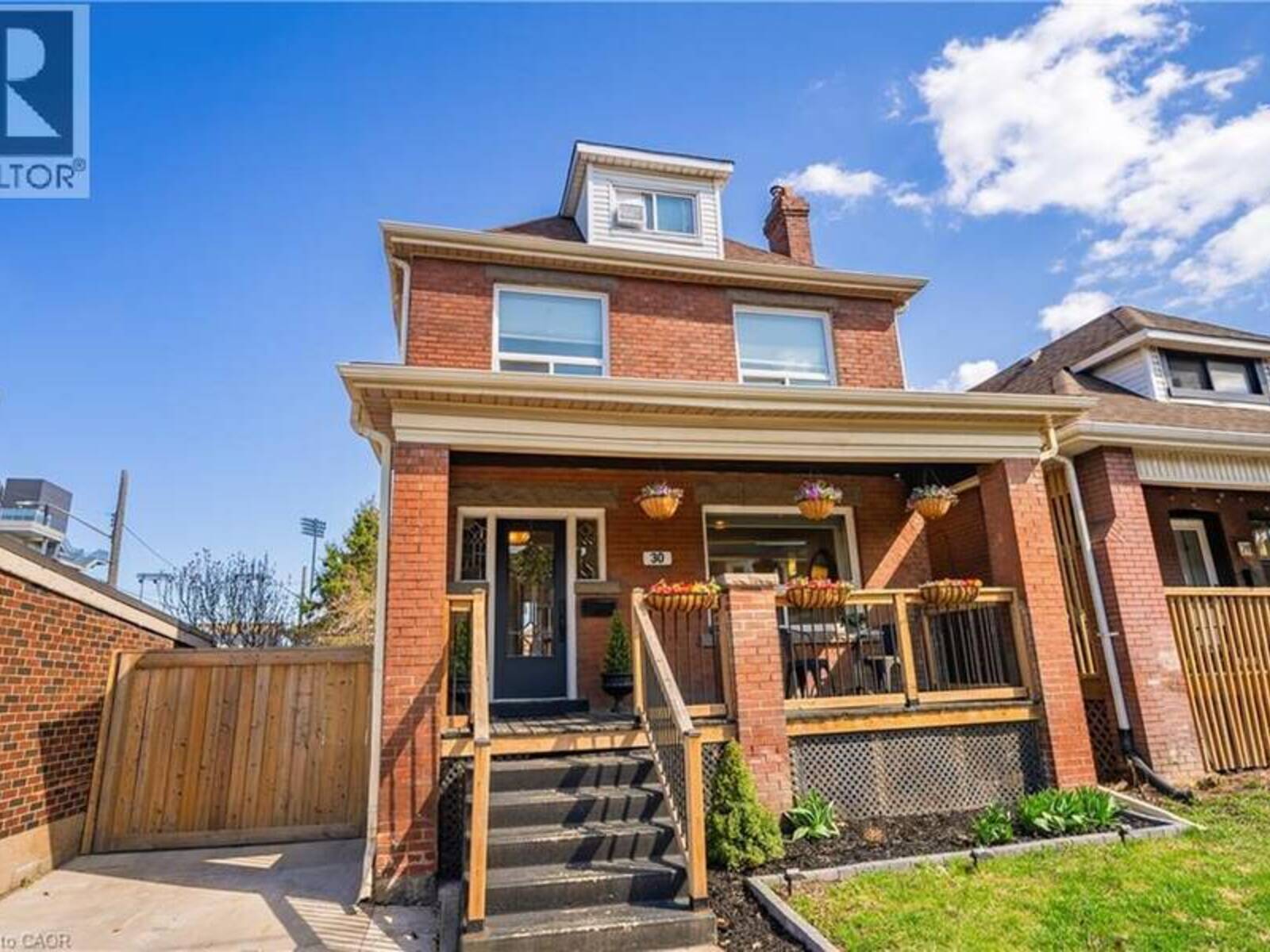 30 LOTTRIDGE Street, Hamilton, Ontario L8L 6T5