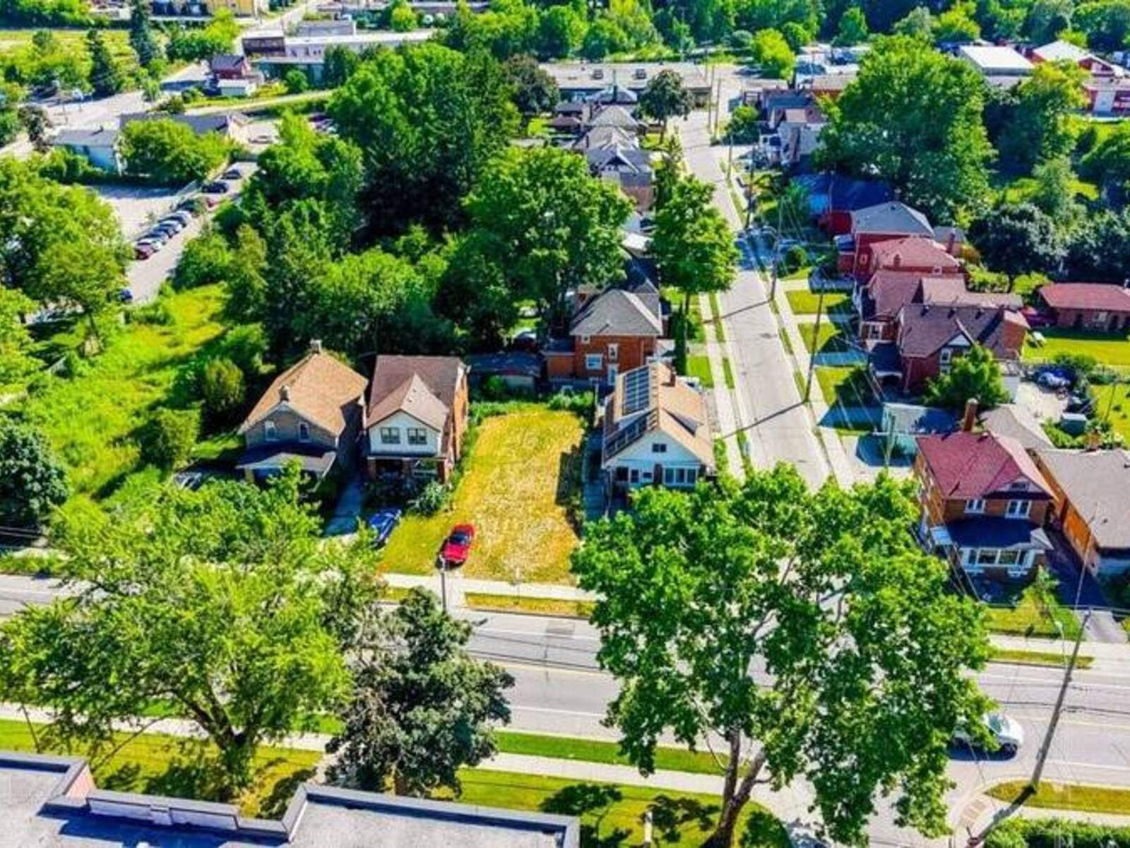 153 COURTLAND Avenue E, Kitchener, Ontario N2G 2V2