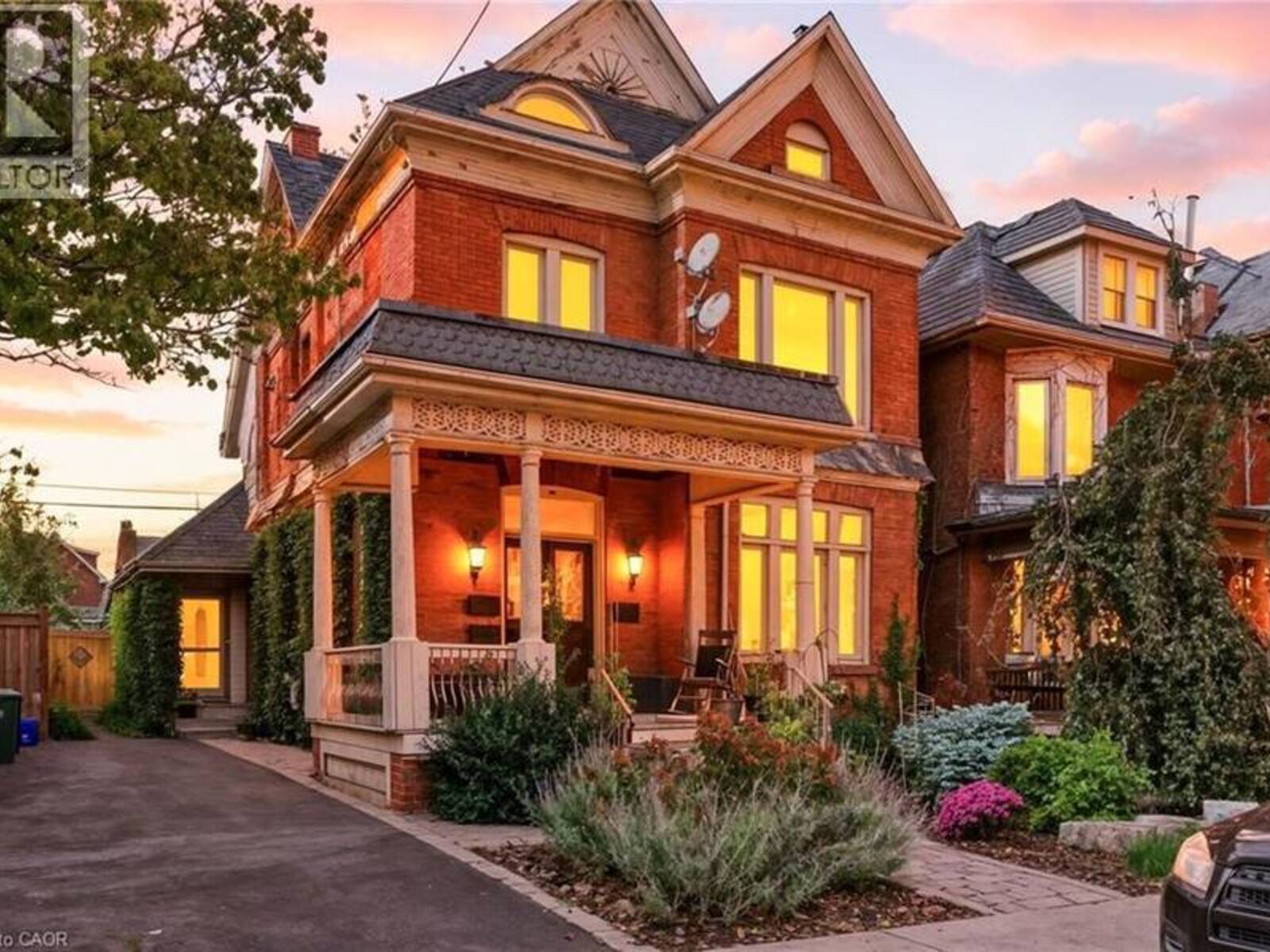 30 ONTARIO Avenue, Hamilton, Ontario L8N 2X2