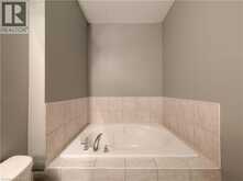 520 BALDWIN Crescent | Woodstock Ontario | Slide Image Nineteen