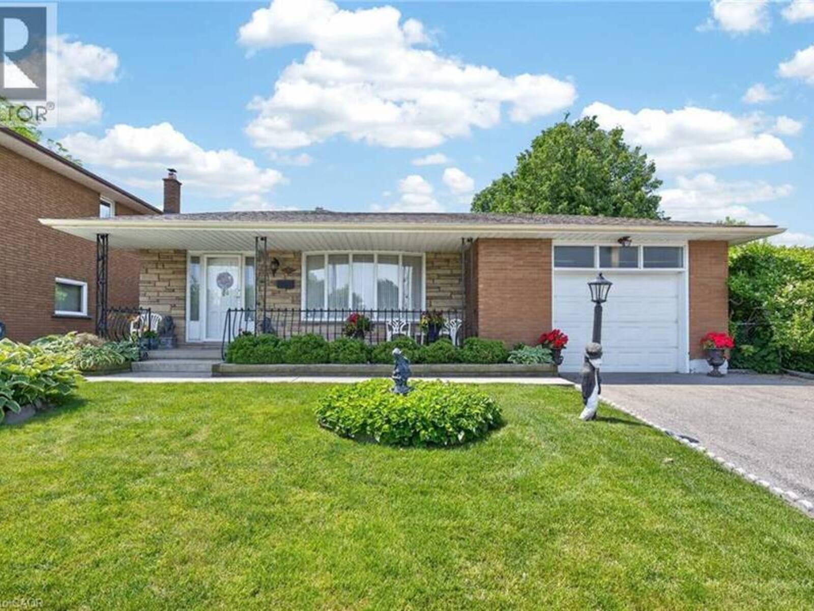 11 FASSETT Avenue, Hamilton, Ontario L9C 4E6