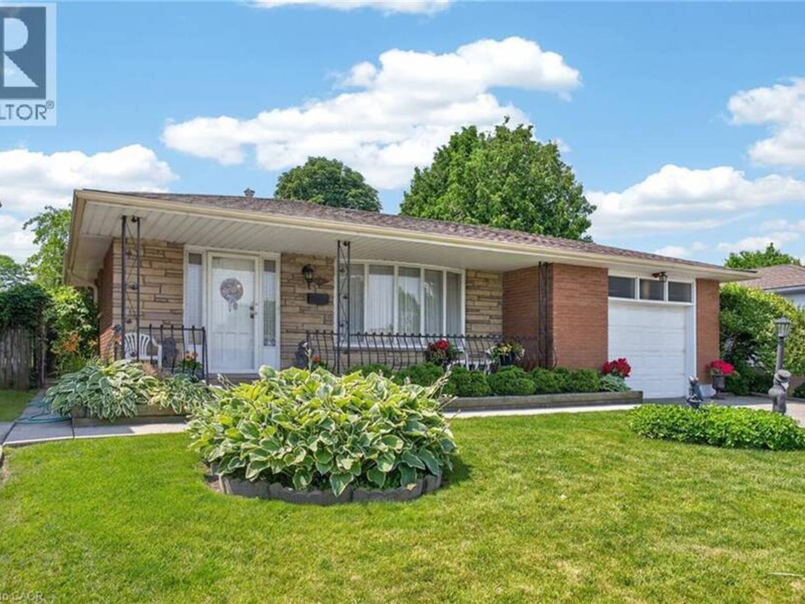 11 FASSETT Avenue, Hamilton, Ontario L9C 4E6