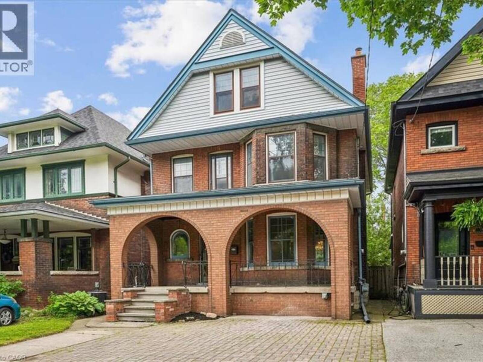 33 SAINT CLAIR Avenue, Hamilton, Ontario L8M 2N4