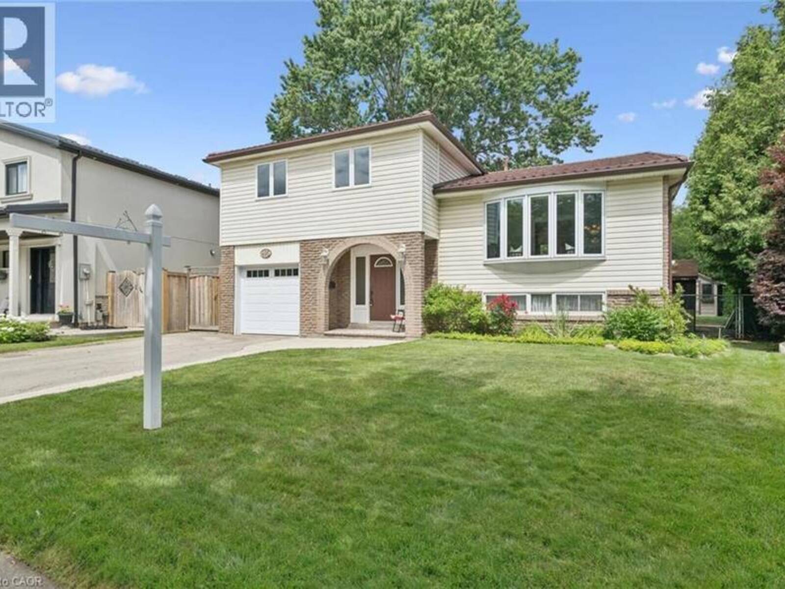 495 TIPPERTON Crescent, Oakville, Ontario L6L 5E1