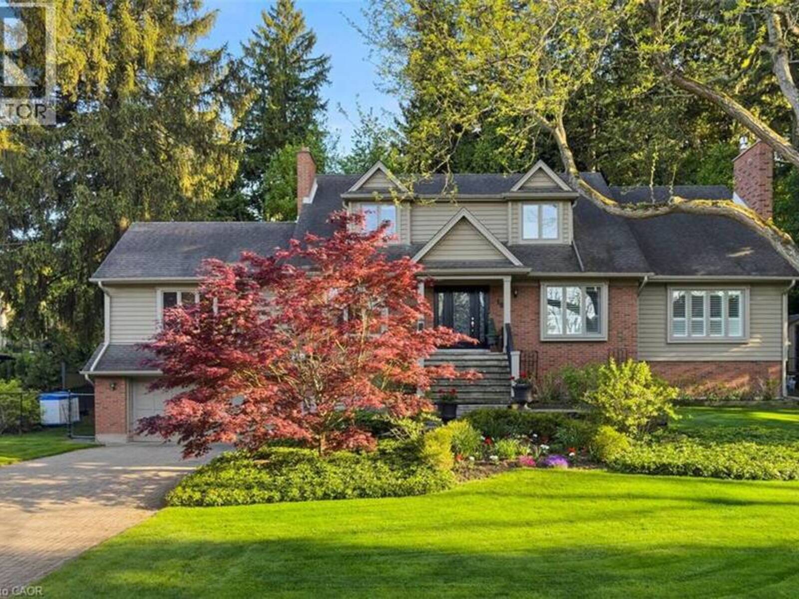 18 STONEGATE Drive, Hamilton, Ontario L9G 3R7