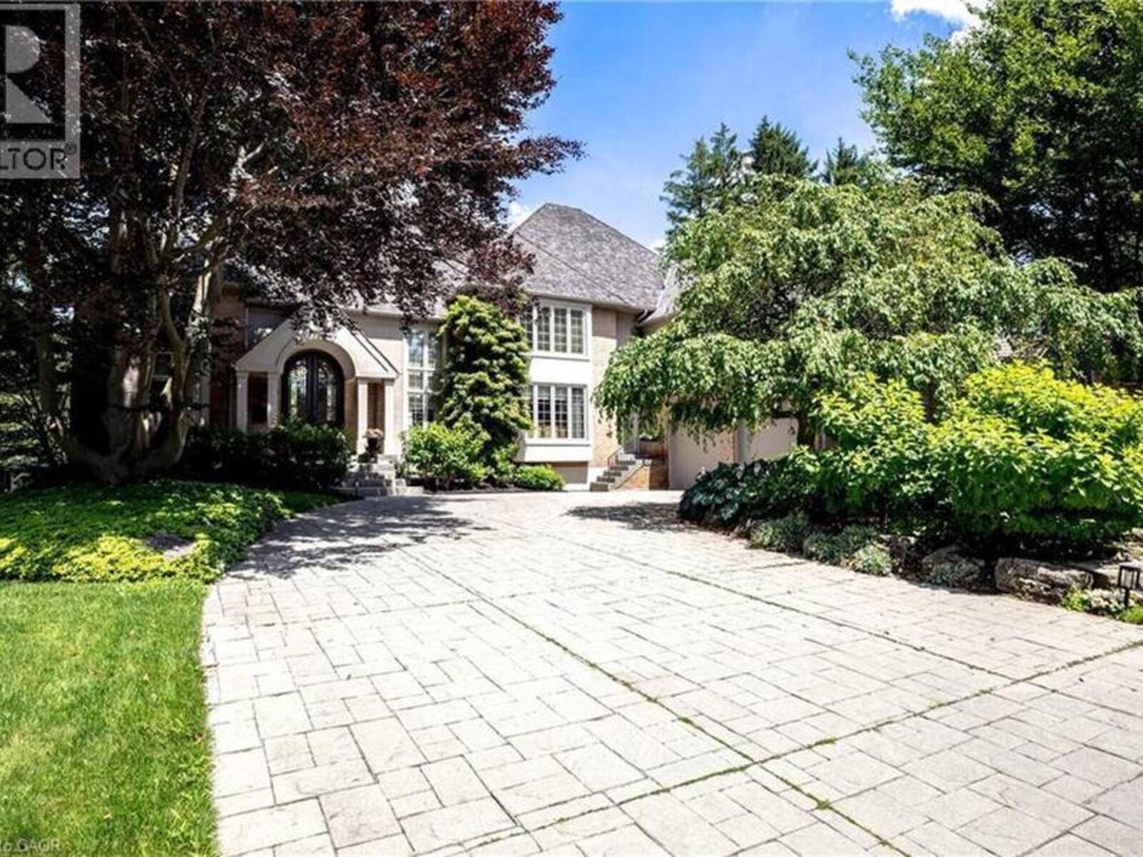 15 PEPPERTREE Crescent, Ancaster, Ontario L9G 4L8