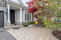 4285 COUPLES Crescent | Burlington Ontario | Slide Image Four